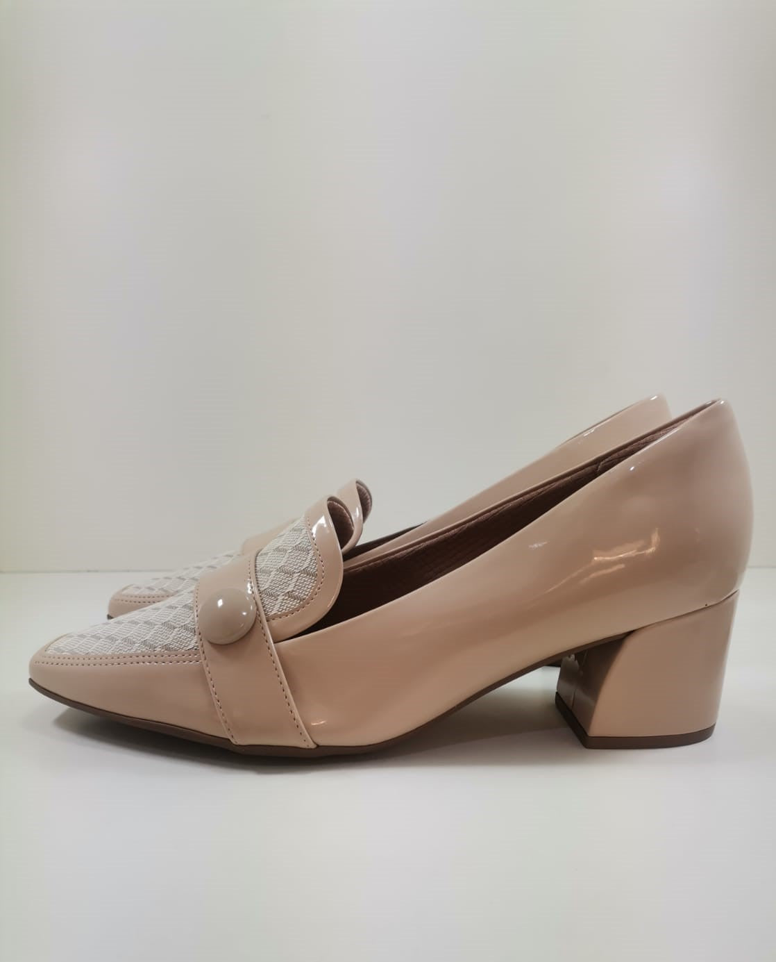 647105fc62ed394b677af4de