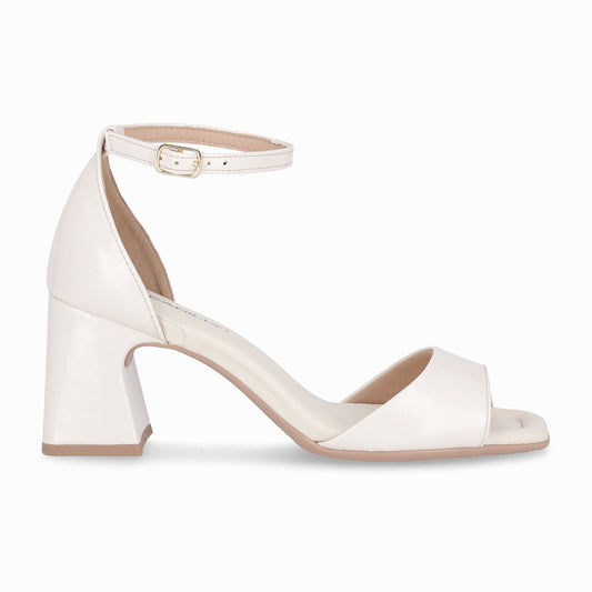 Sandalia Flavia Crema/Charol