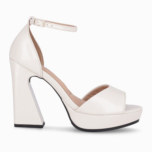 Sandalia Cristine 319  Crema/Charol
